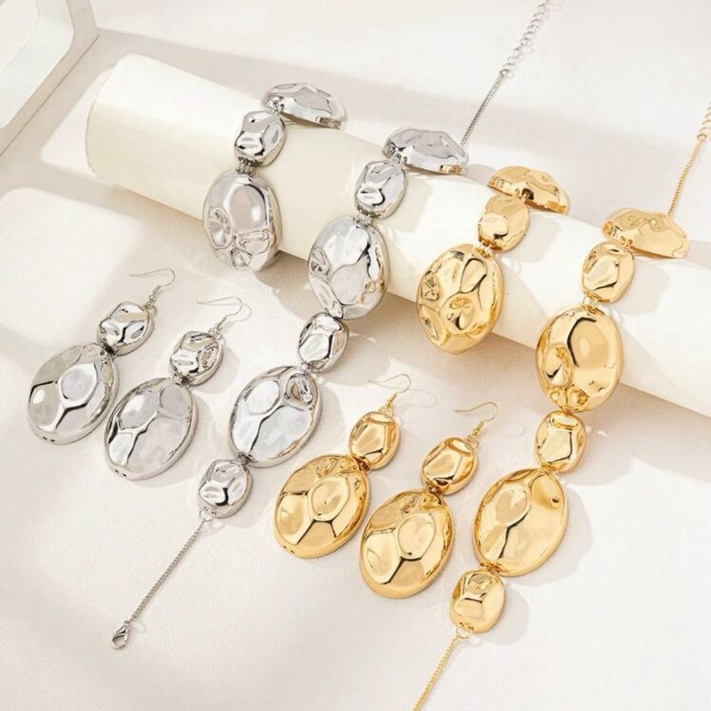 Elegant Gold Tone Jewelry Set Necklace, Earrings and Bracelet - Picture 6 of 7